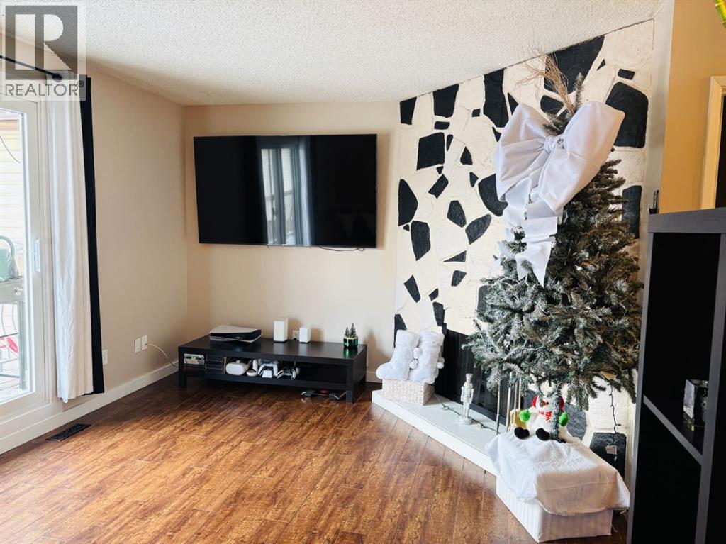 
          1412 43 Street Southeast
            <br/>
            <span>Calgary</span>
            , 
            <span>AB</span>
             <span>T2A5E7</span>
         - Photo 15