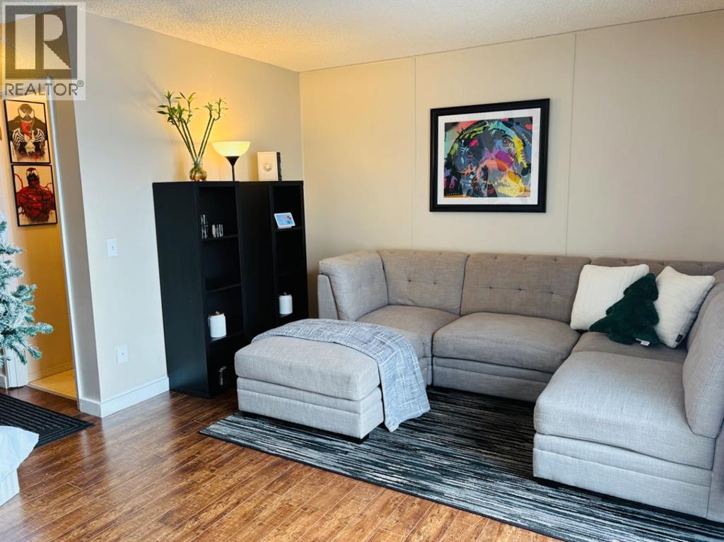 
          1412 43 Street Southeast
            <br/>
            <span>Calgary</span>
            , 
            <span>AB</span>
             <span>T2A5E7</span>
         - Photo 13