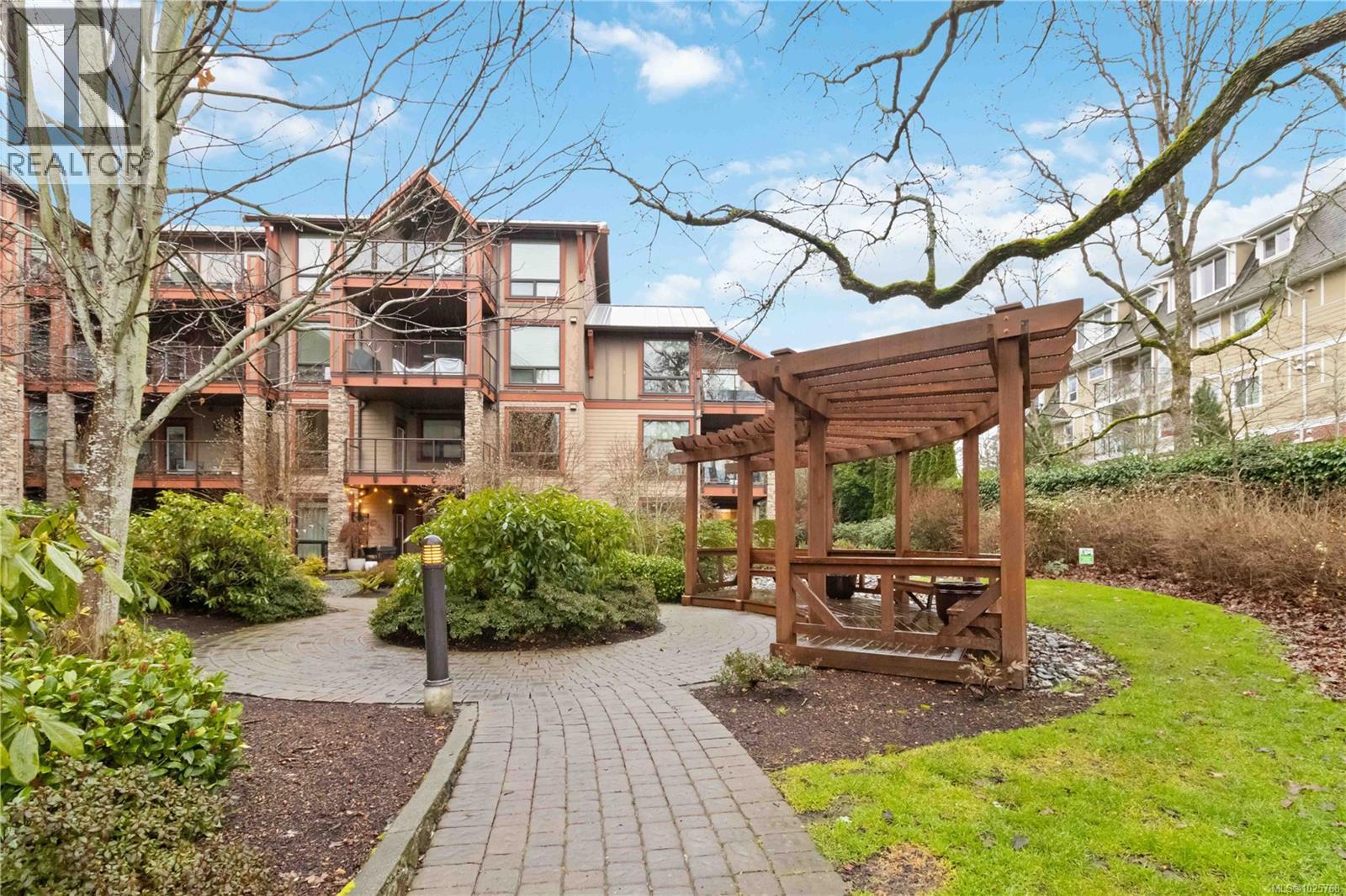 112 4529 West Saanich Rd, Saanich, British Columbia