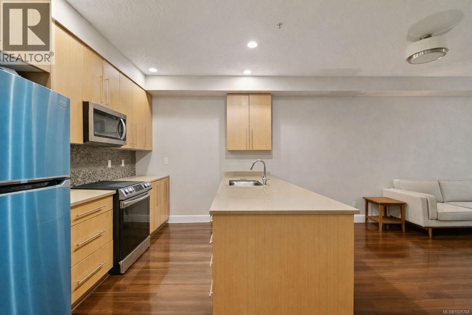 #112 4529 West Saanich Rd - 3