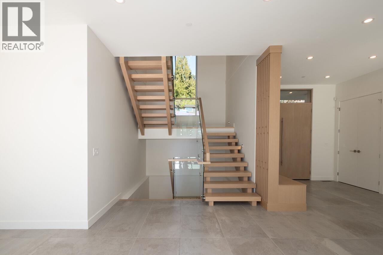 4437 PICCADILLY NORTH, West Vancouver
