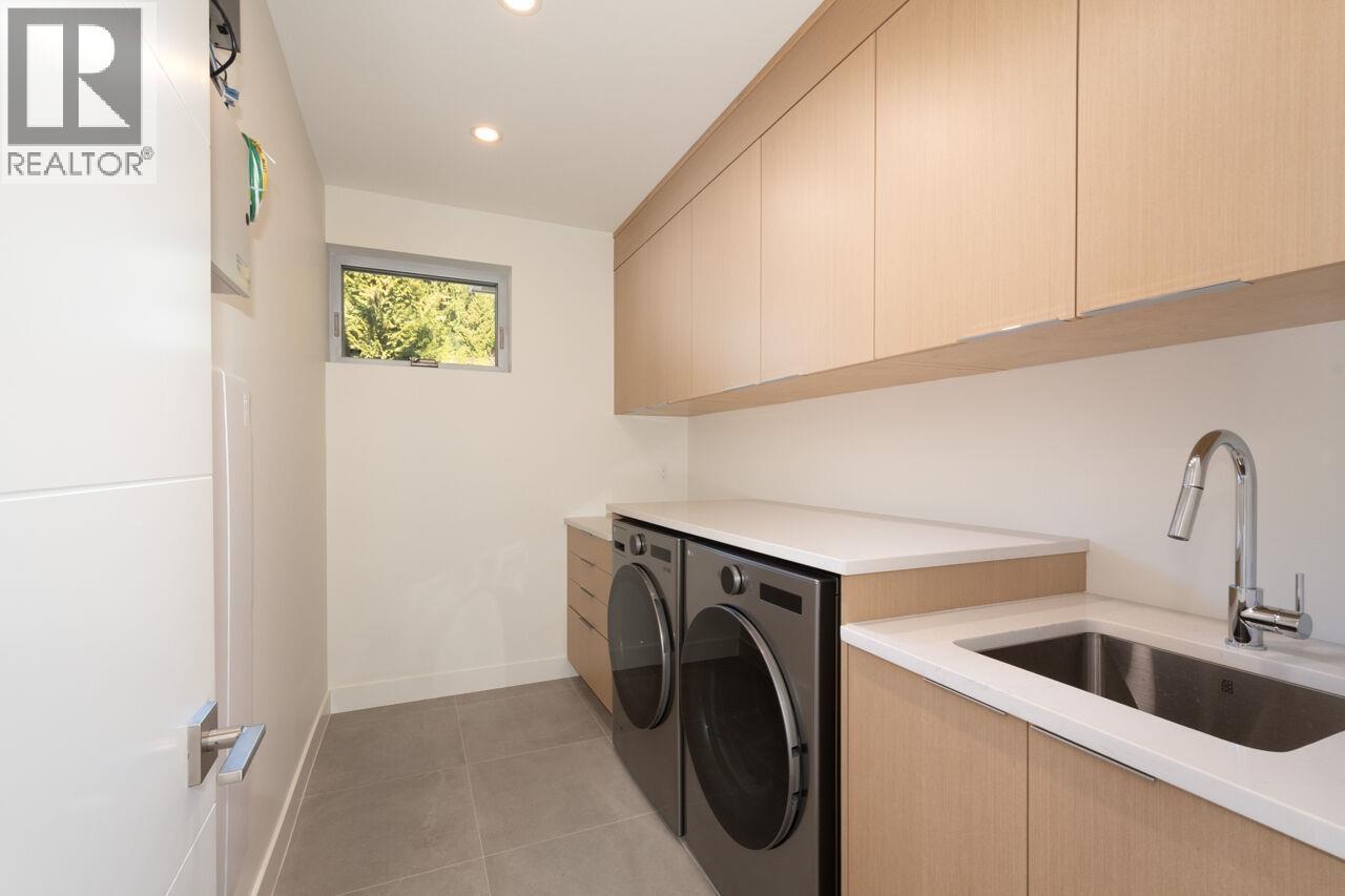 4437 PICCADILLY NORTH, West Vancouver