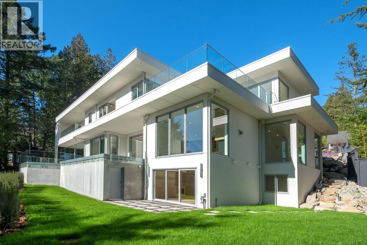 4437 PICCADILLY NORTH, West Vancouver