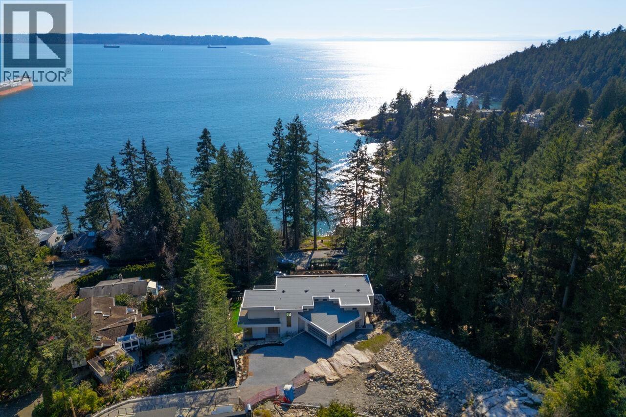 4437 PICCADILLY NORTH, West Vancouver