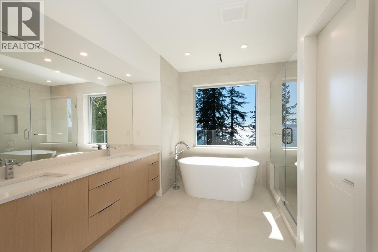 4437 PICCADILLY NORTH, West Vancouver