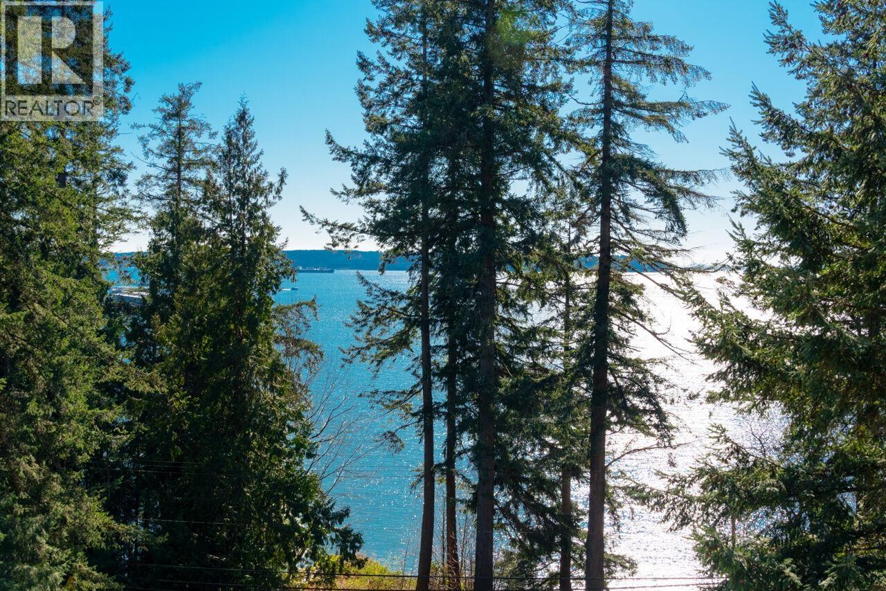 4437 PICCADILLY NORTH, West Vancouver