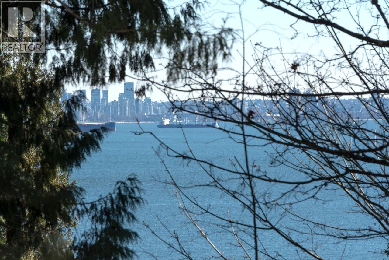 4437 PICCADILLY NORTH, West Vancouver
