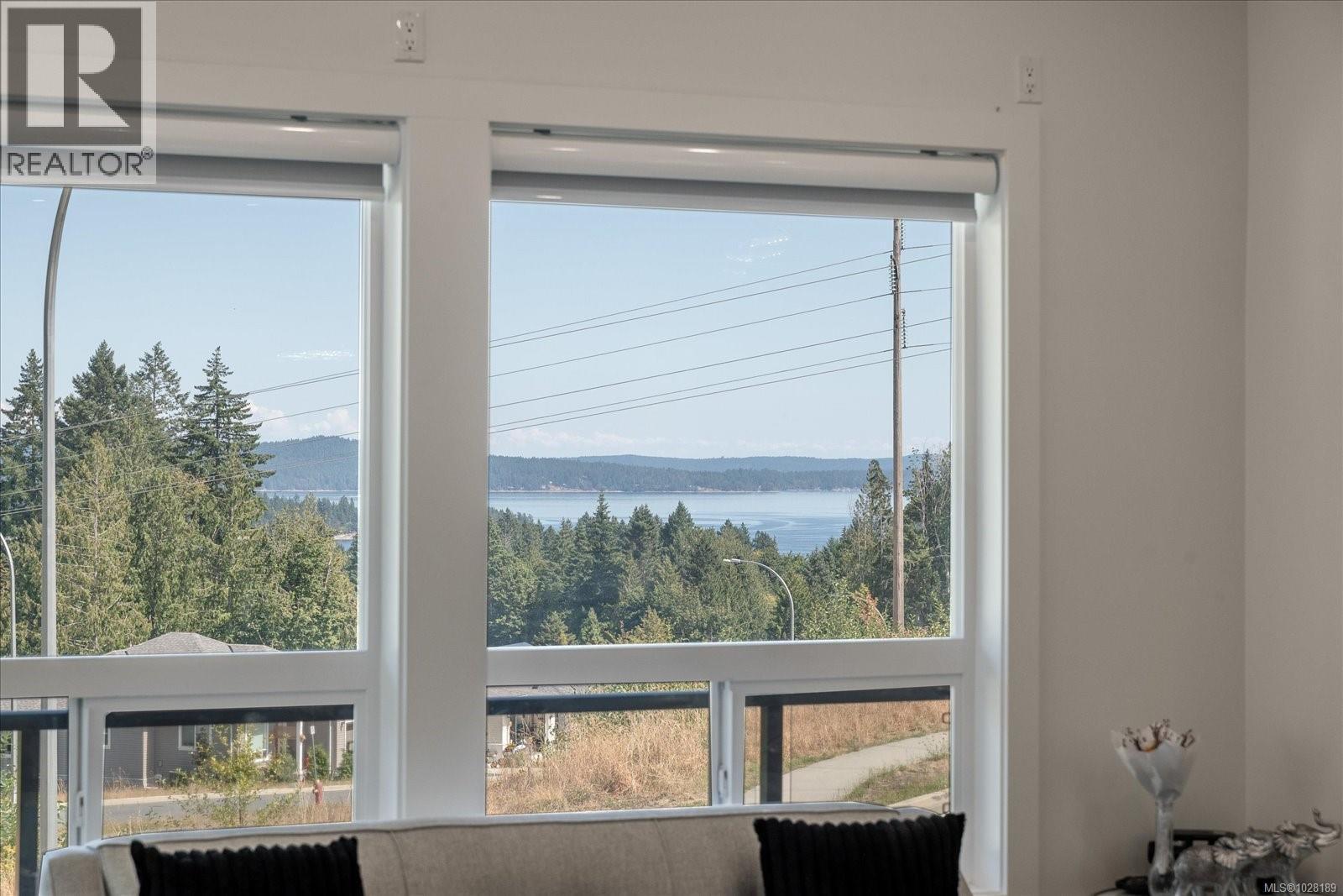 405 Colonia Dr S, Ladysmith