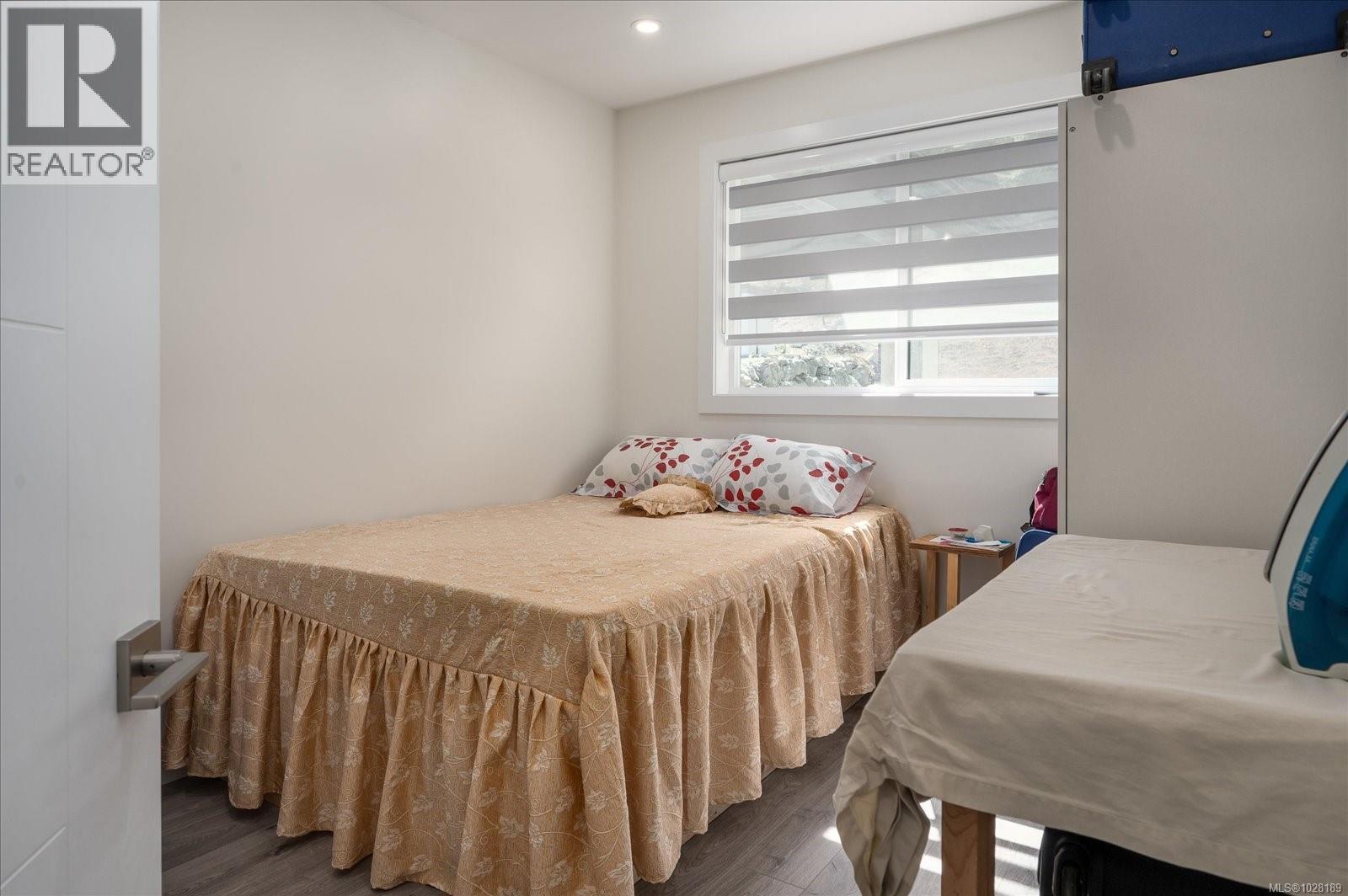 405 Colonia Dr S, Ladysmith