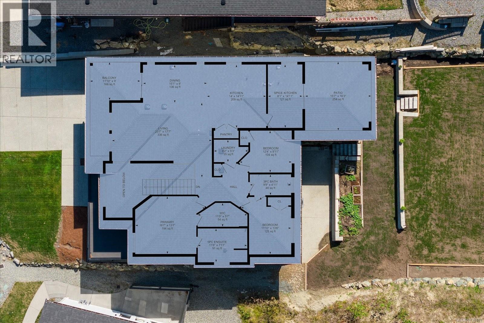 405 Colonia Dr S, Ladysmith