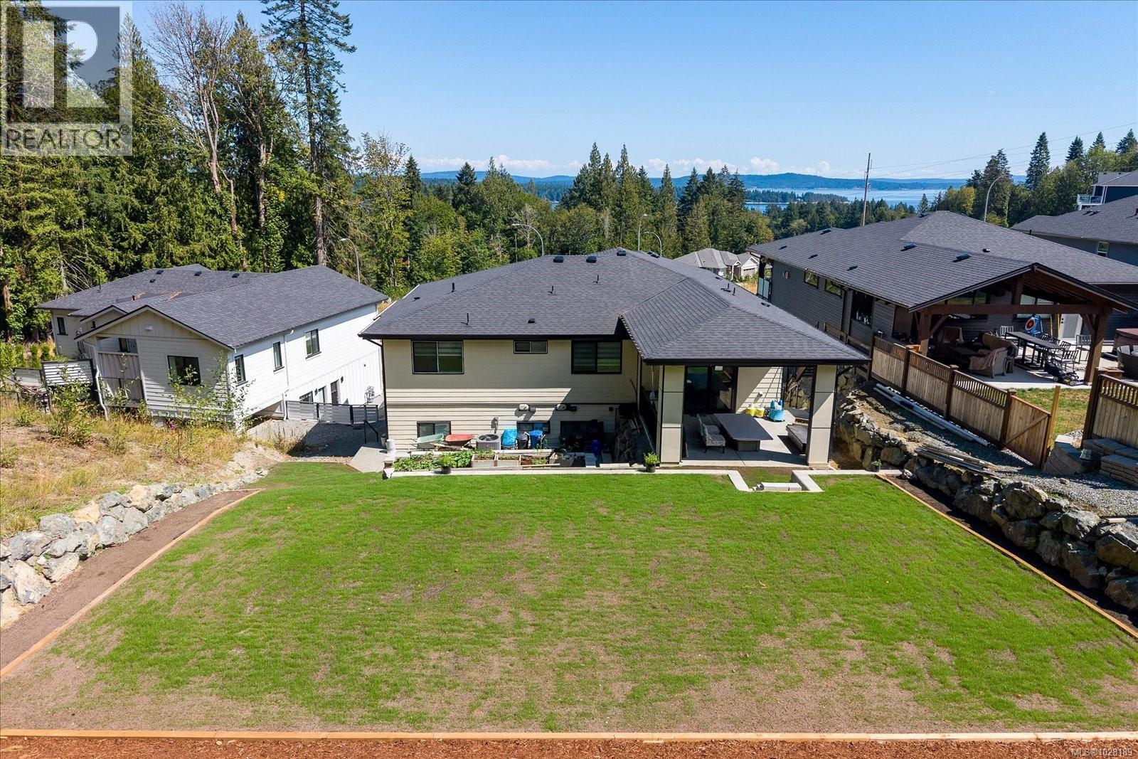 405 Colonia Dr S, Ladysmith