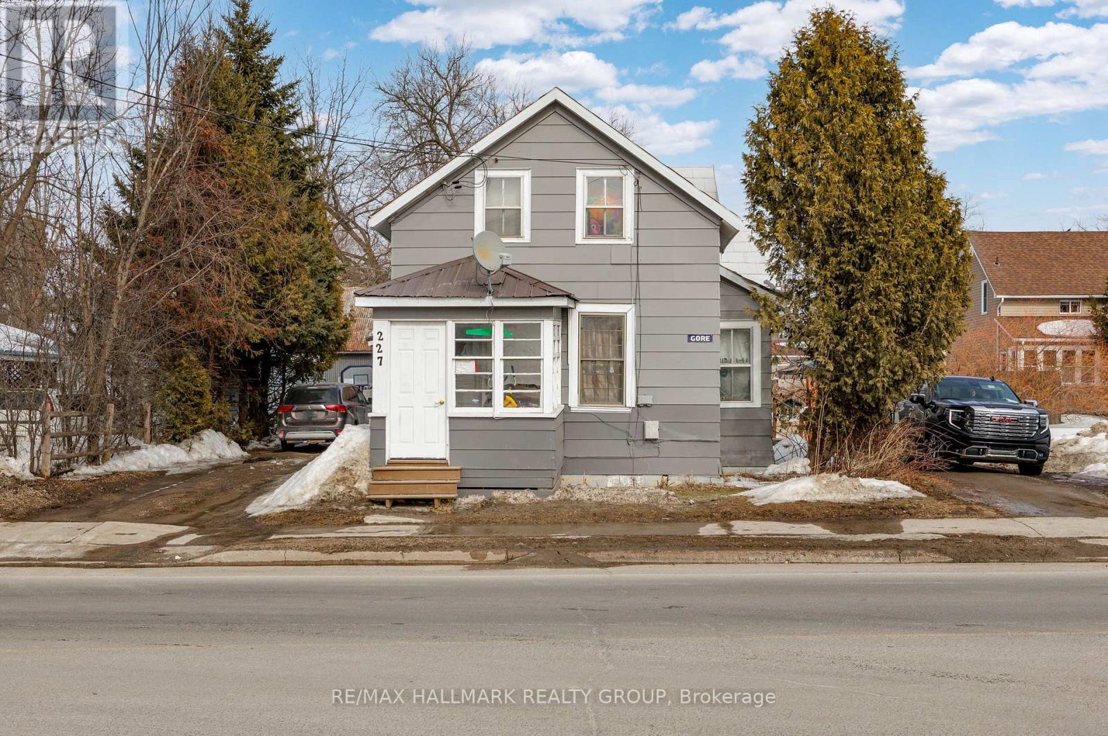 229 GORE STREET E - 1