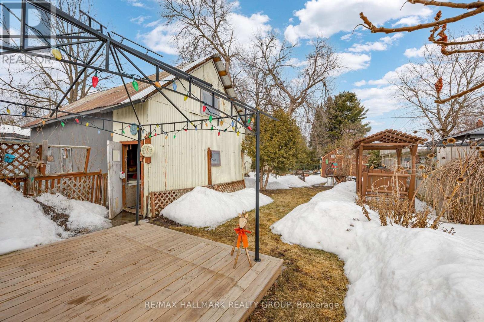 229 GORE STREET E - 21
