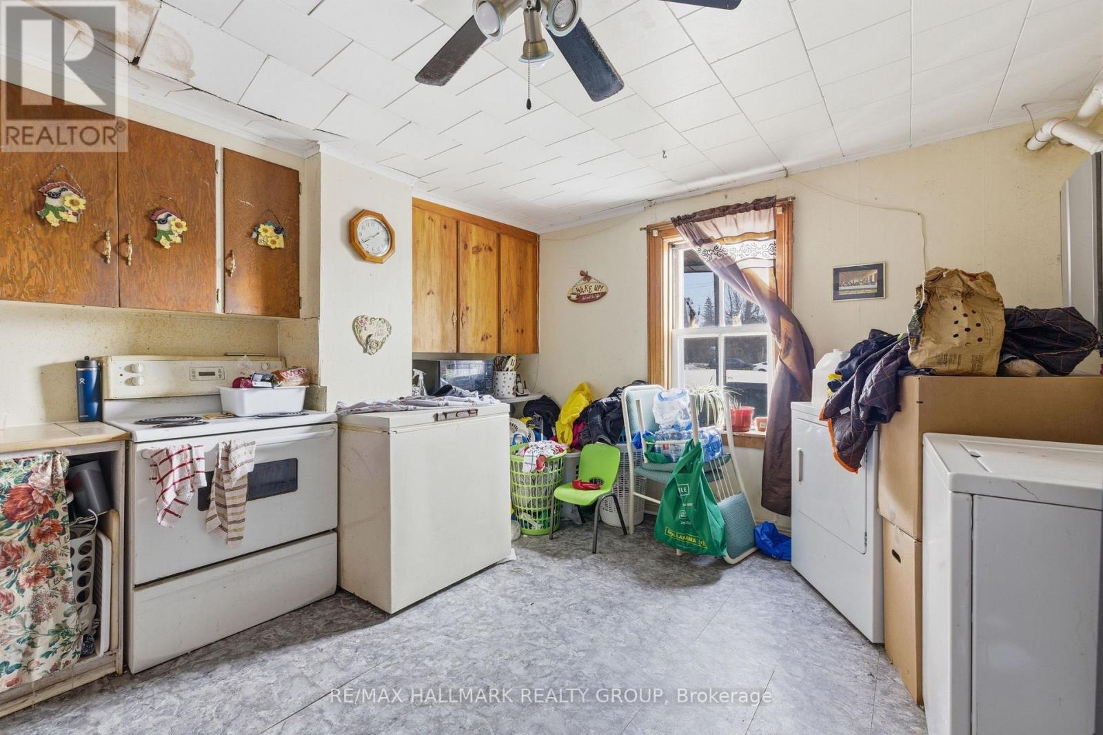 229 GORE STREET E - 27