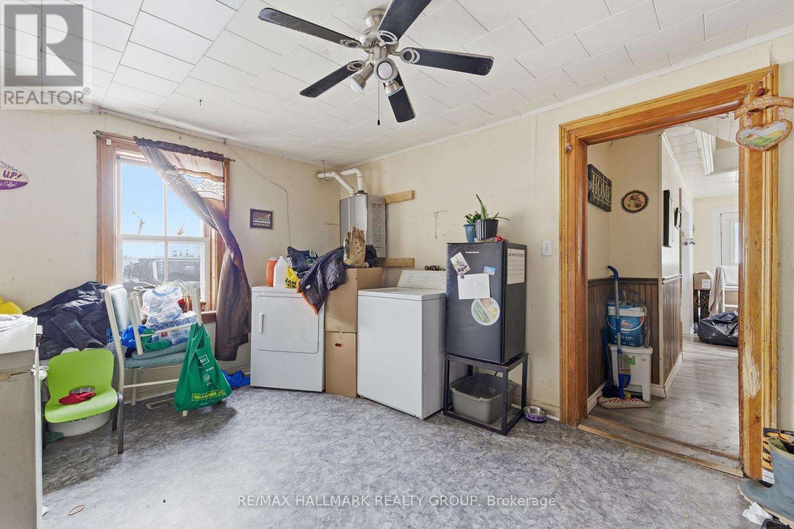 229 GORE STREET E - 28