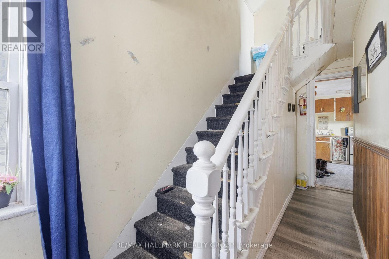 229 GORE STREET E - 29