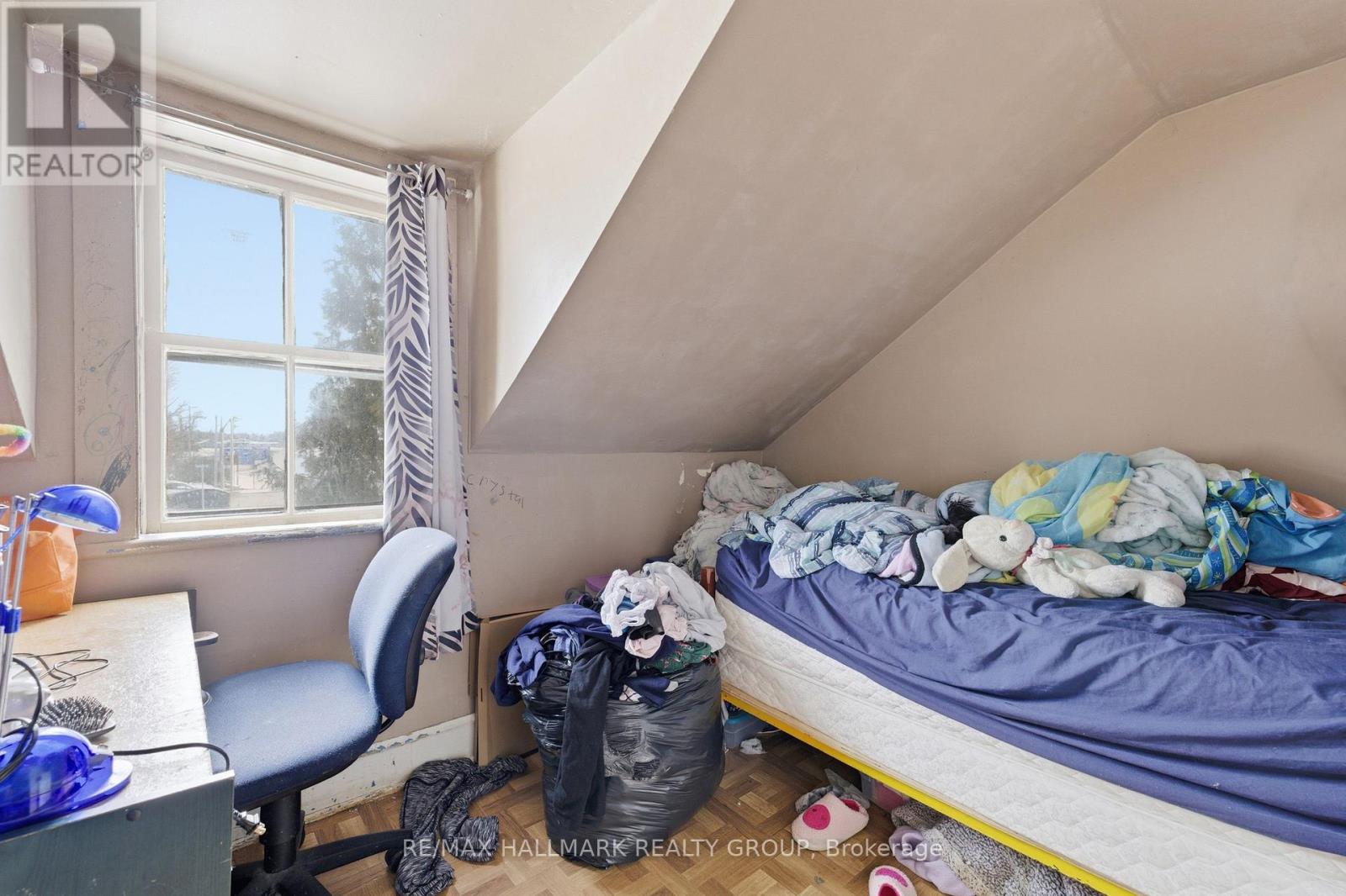 229 GORE STREET E - 31