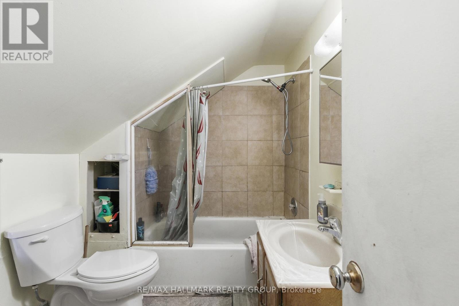 229 GORE STREET E - 33