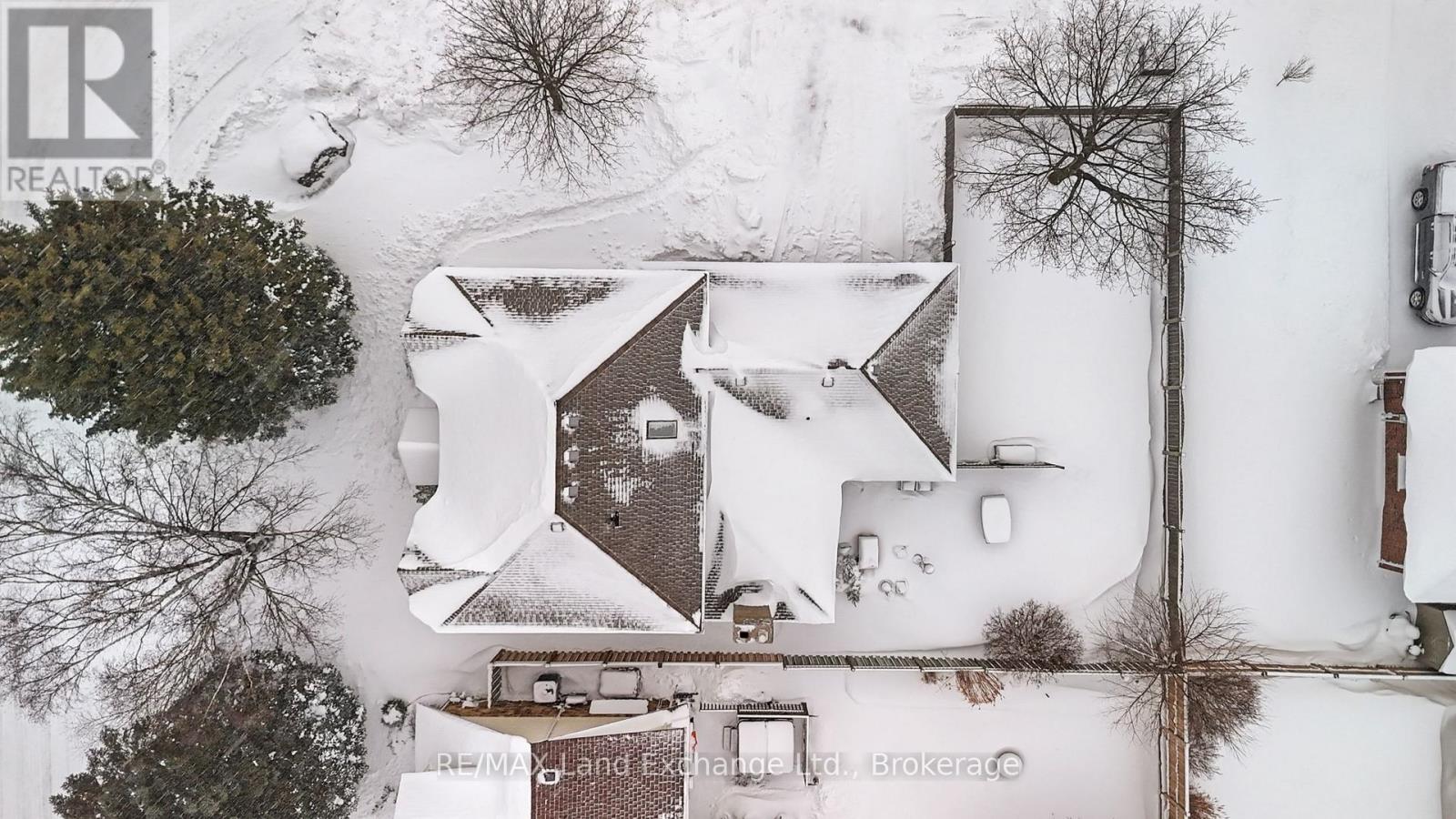 750 MCPHERSON CRESCENT - 11