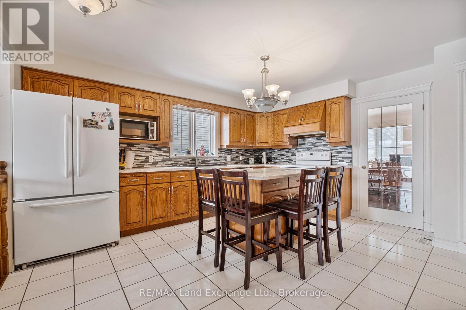 750 MCPHERSON CRESCENT - 13