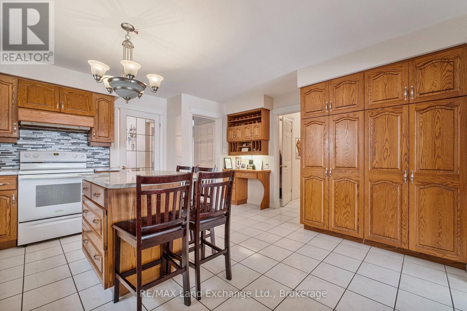 750 MCPHERSON CRESCENT - 14