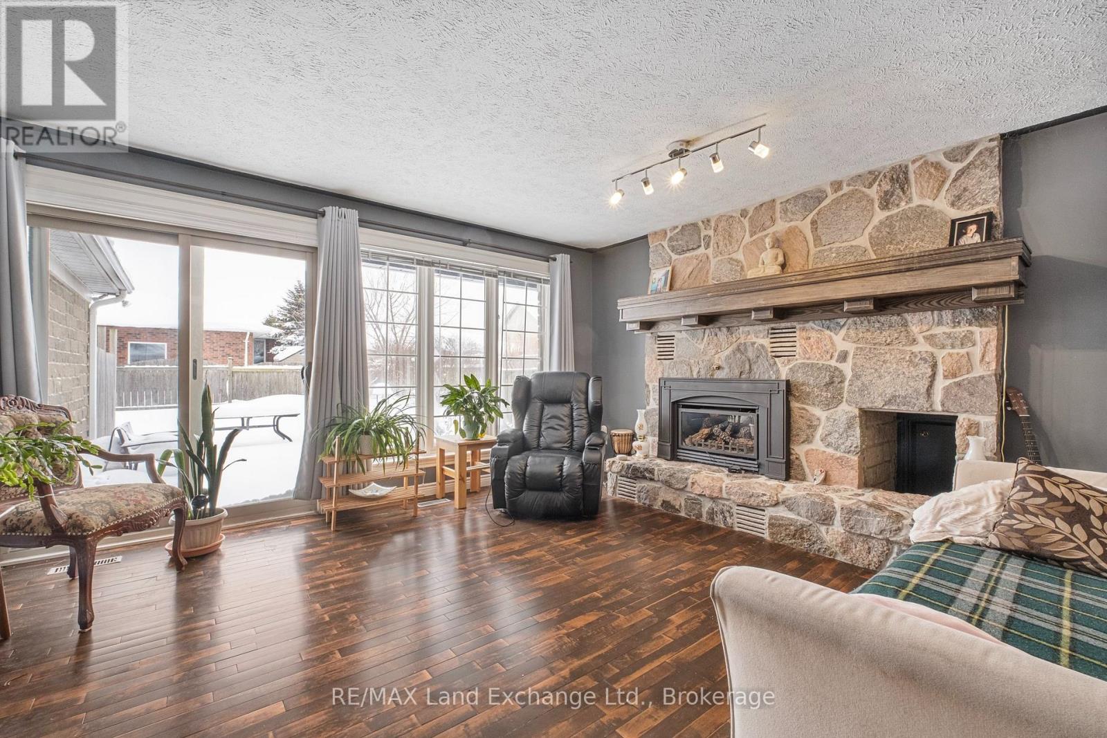 750 MCPHERSON CRESCENT - 15