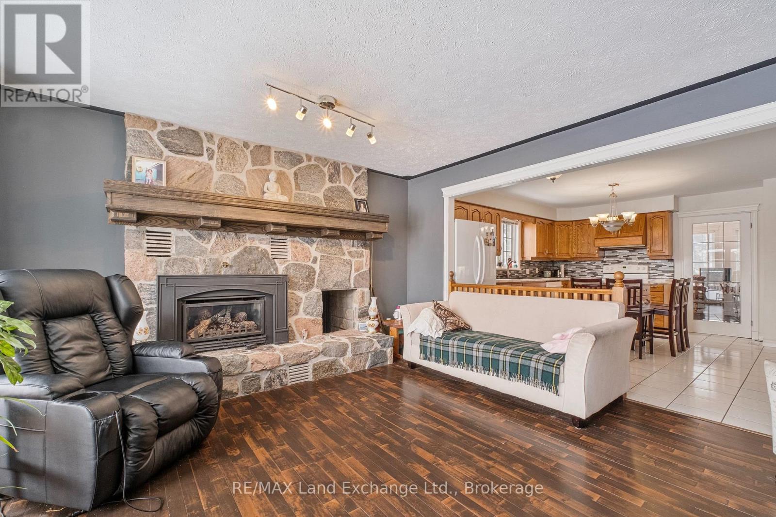 750 MCPHERSON CRESCENT - 16