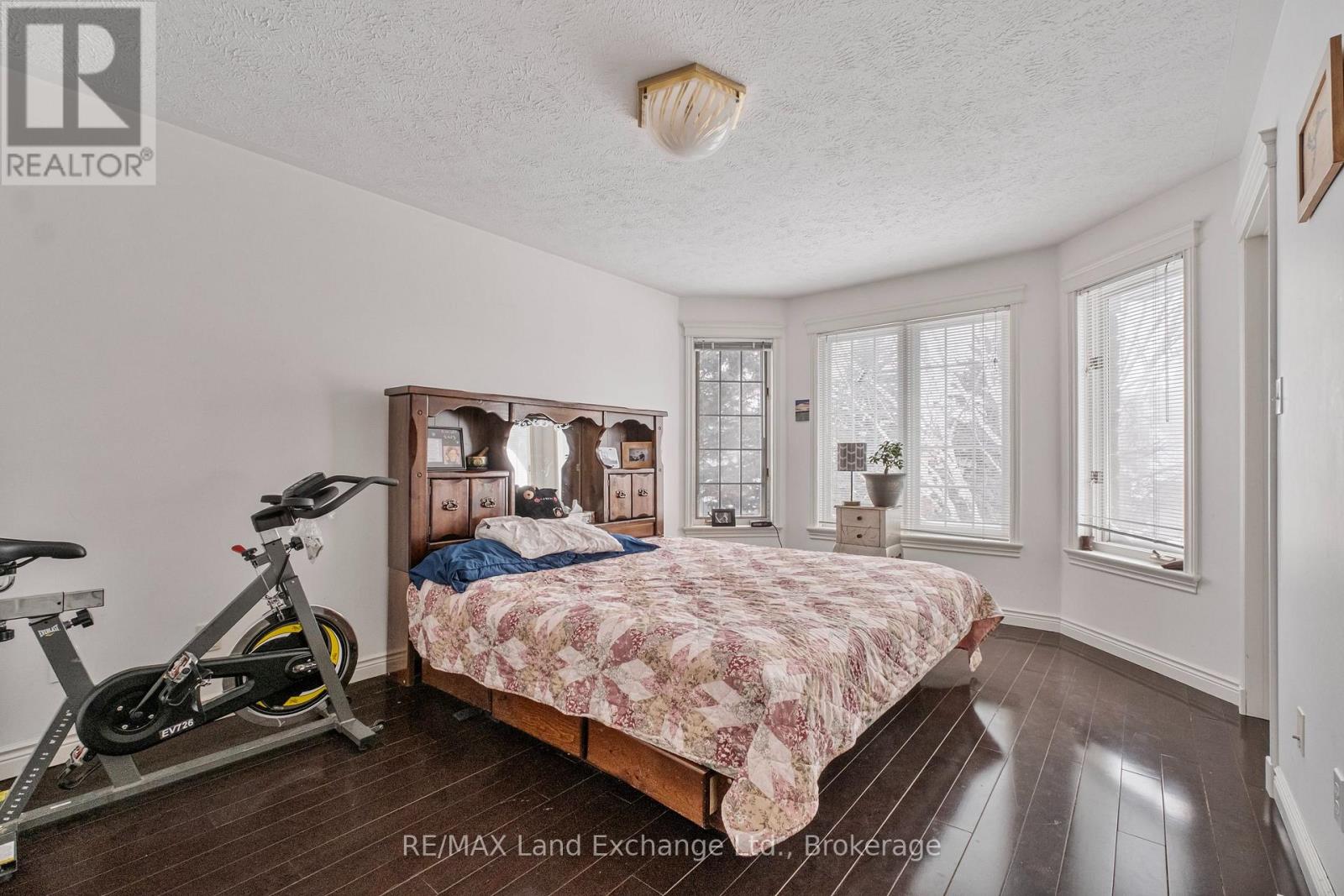 750 MCPHERSON CRESCENT - 24