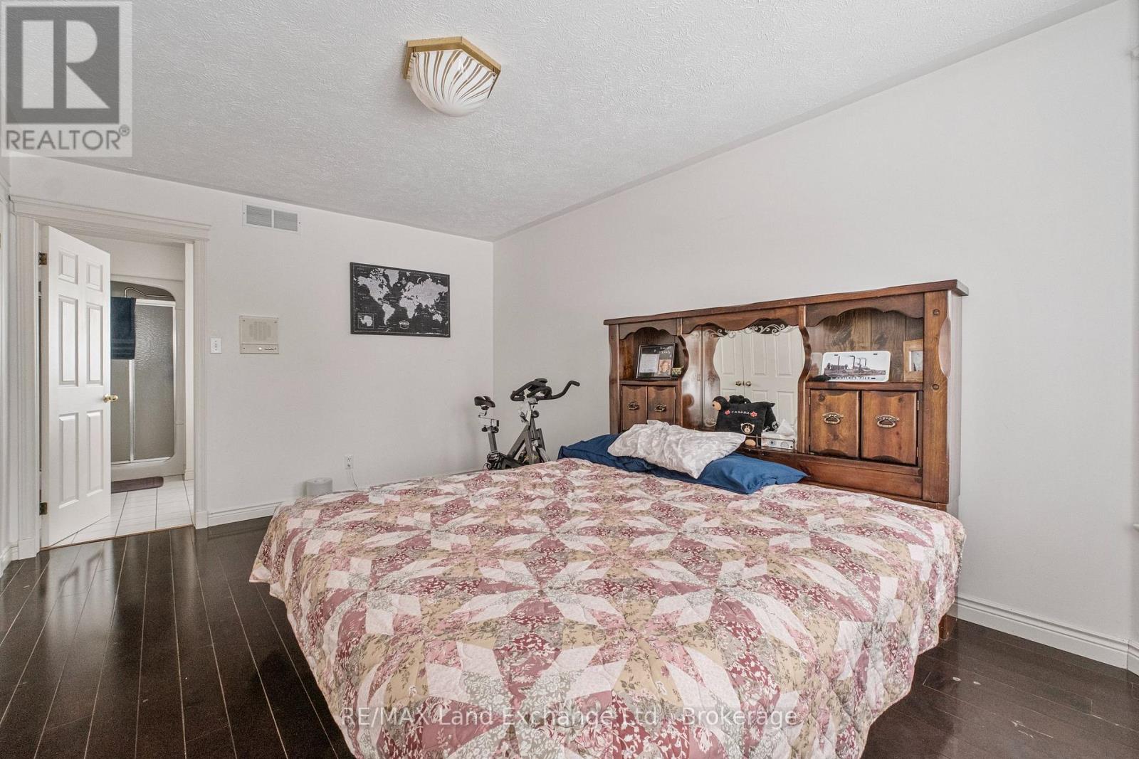 750 MCPHERSON CRESCENT - 25