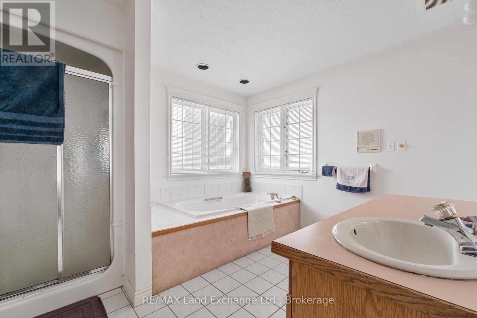 750 MCPHERSON CRESCENT - 27