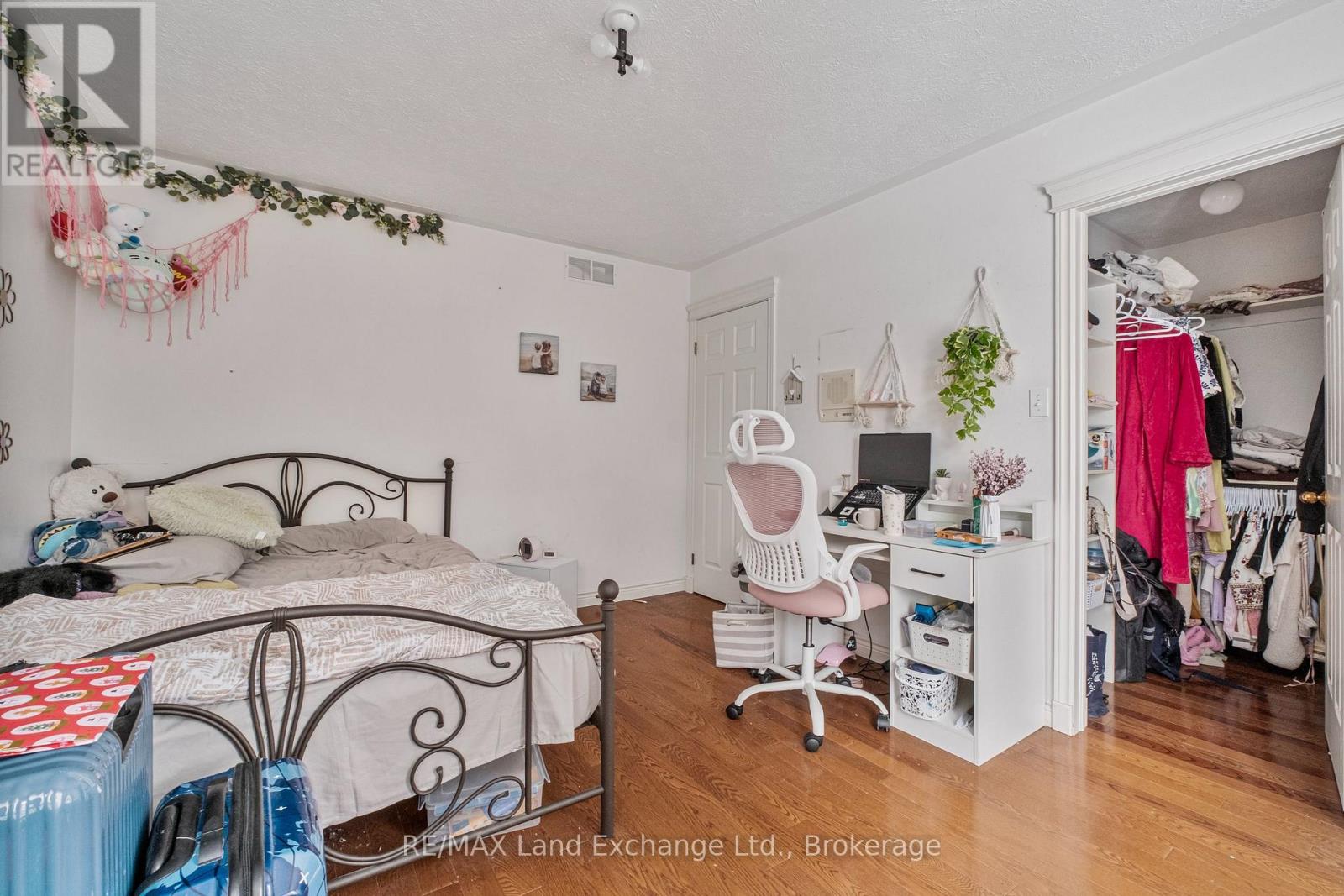 750 MCPHERSON CRESCENT - 32