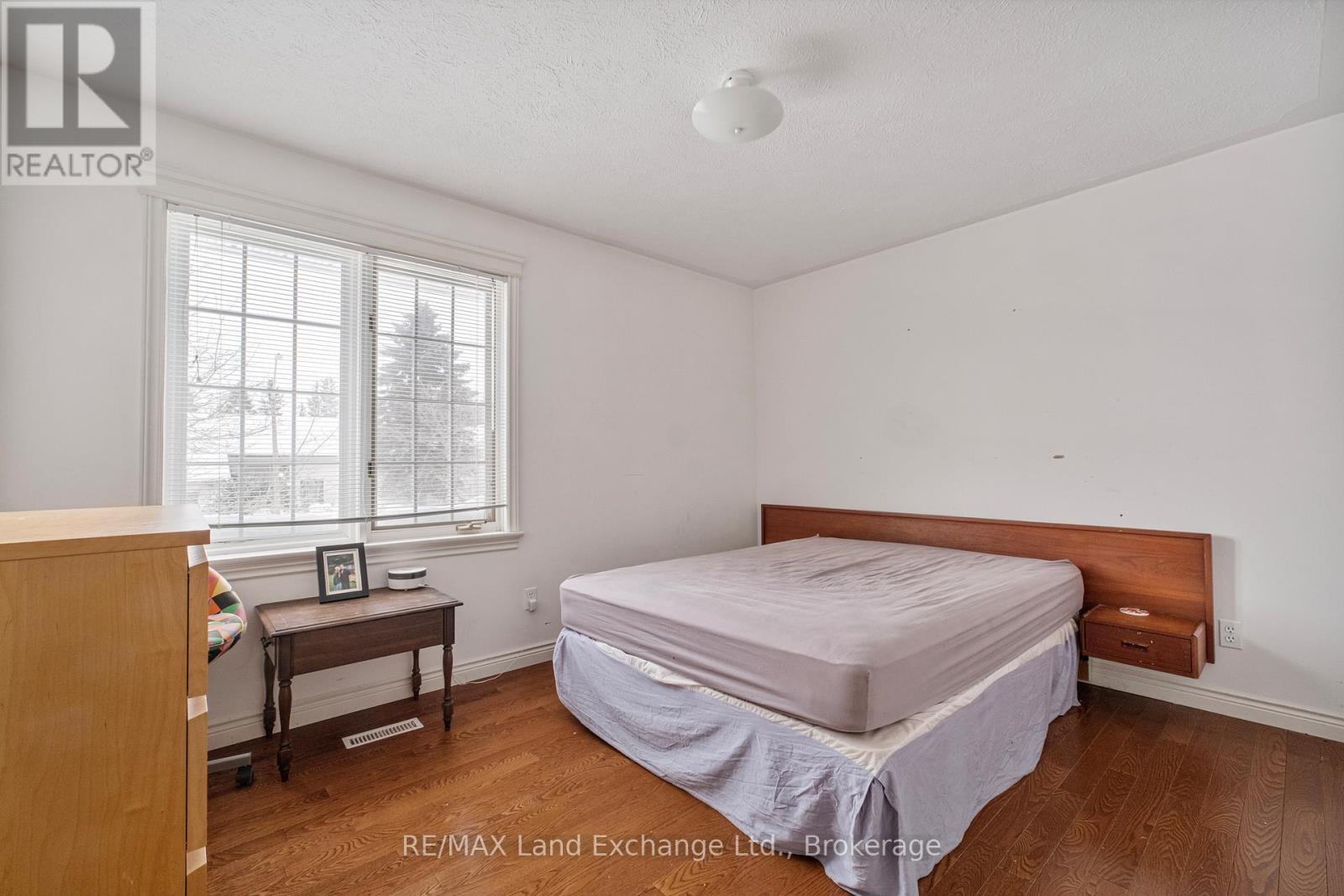 750 MCPHERSON CRESCENT - 33