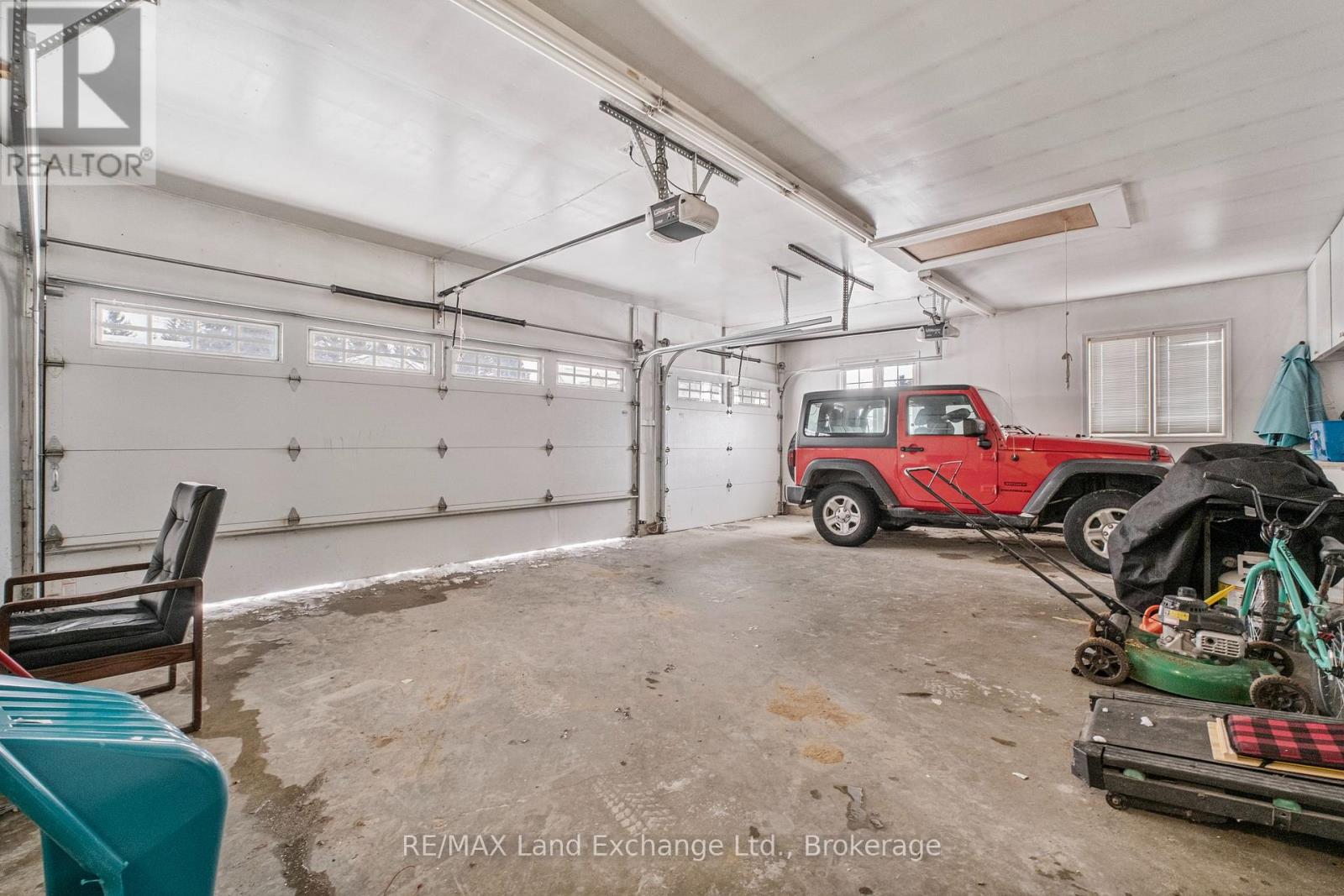 750 MCPHERSON CRESCENT - 34