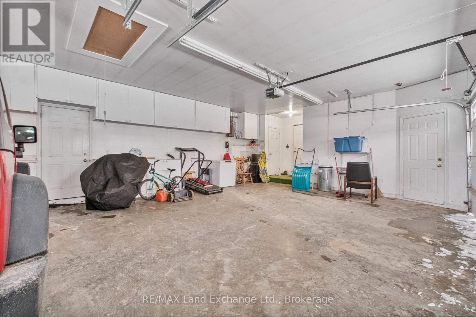 750 MCPHERSON CRESCENT - 35