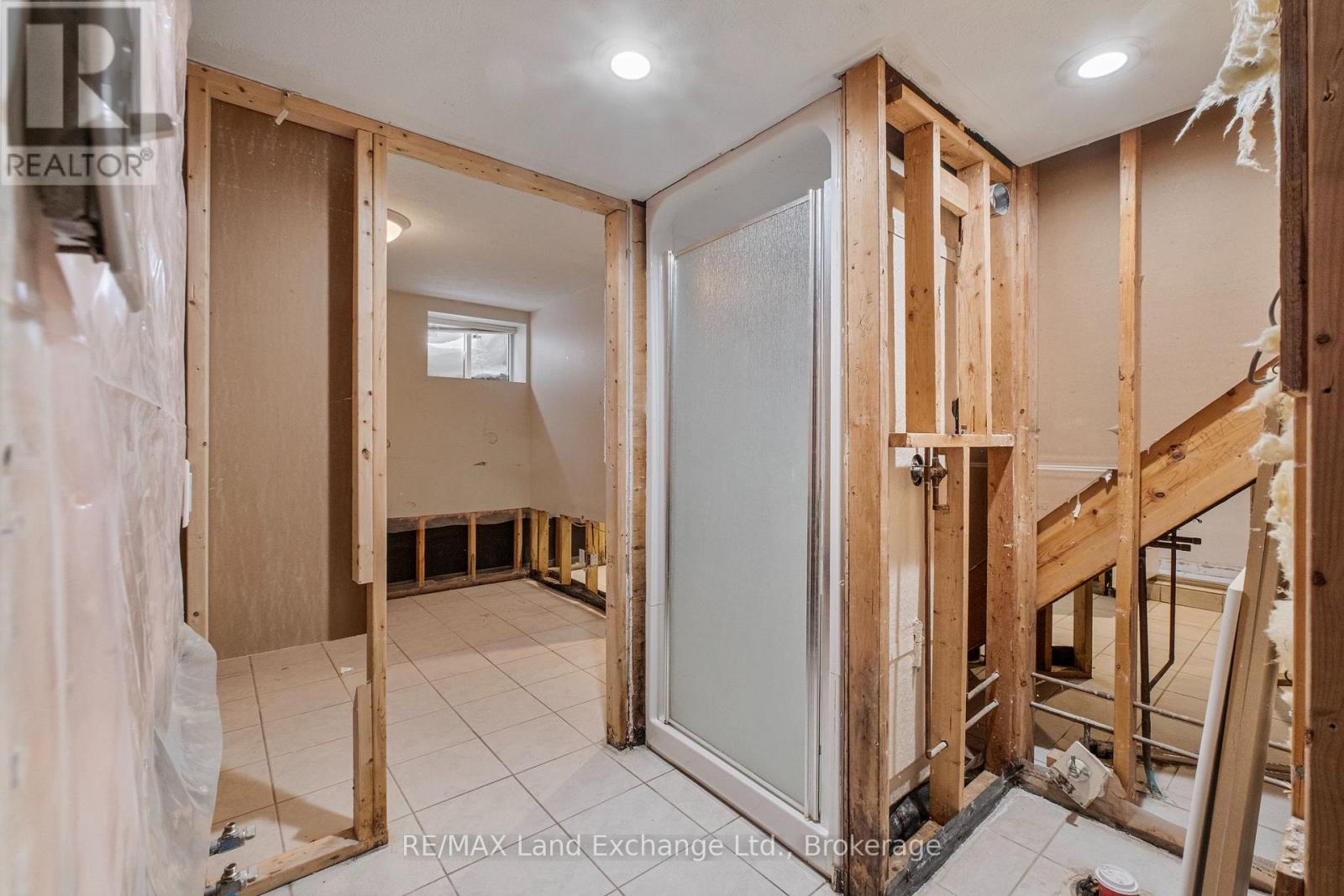750 MCPHERSON CRESCENT - 38