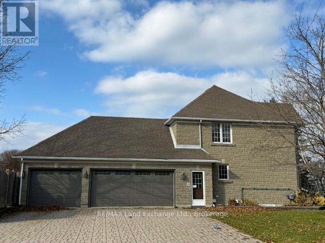750 MCPHERSON CRESCENT - 4