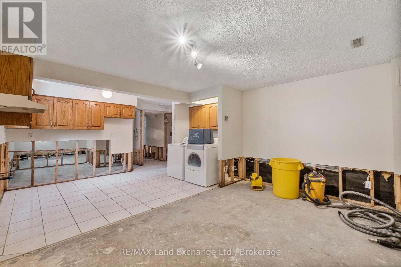 750 MCPHERSON CRESCENT - 40