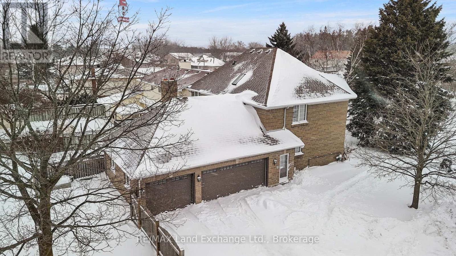 750 MCPHERSON CRESCENT - 8