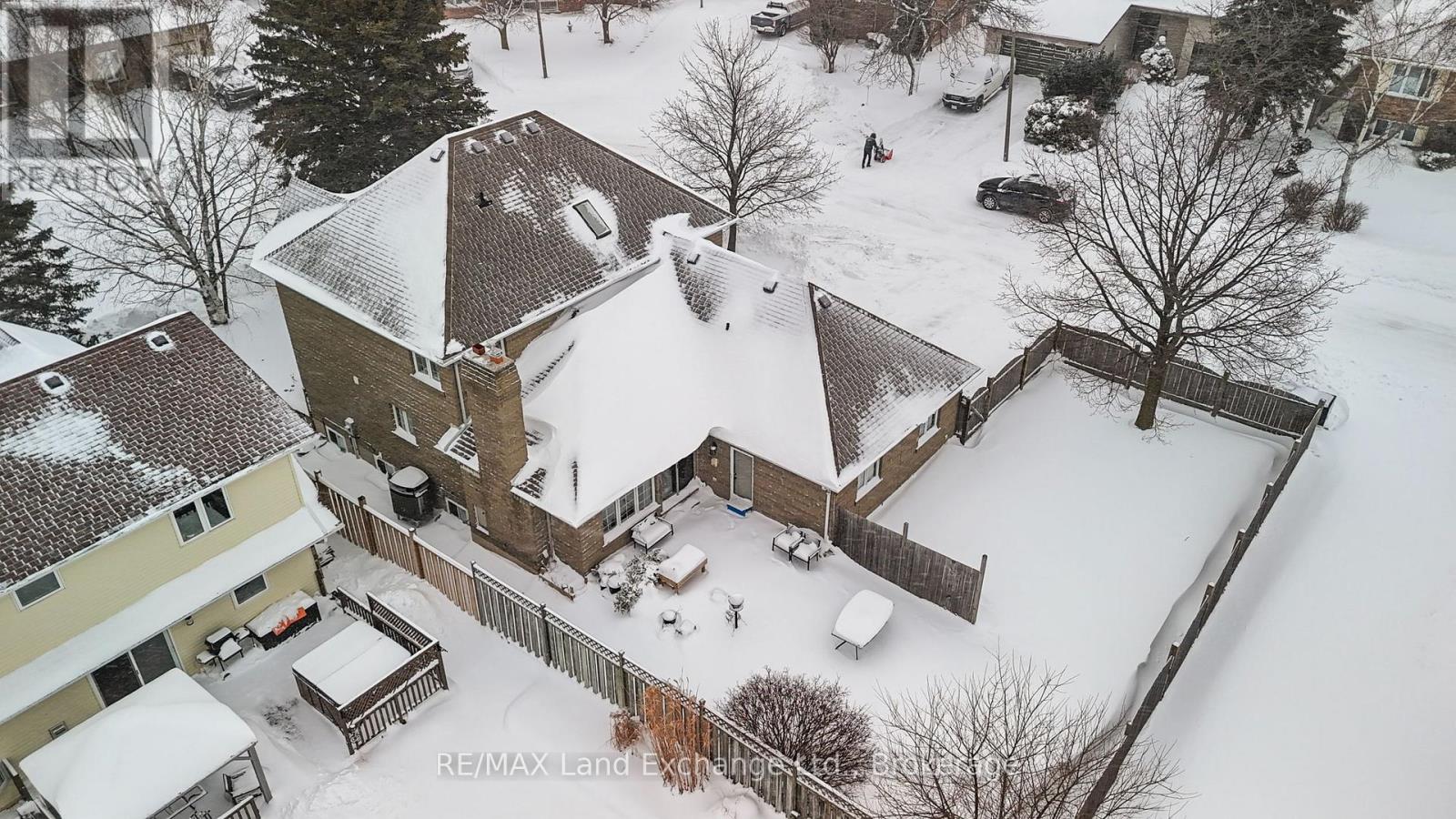 750 MCPHERSON CRESCENT - 9