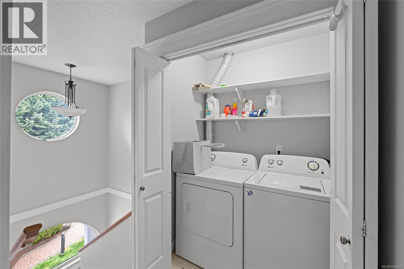 Single Family House for Sale in  Heatherdale Lane Heatherdale Estates Saanich 