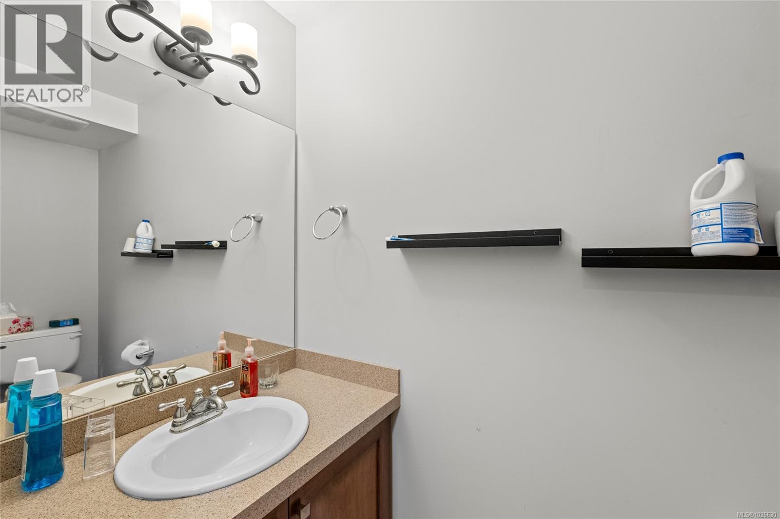 525 Heatherdale Lane, Saanich, British Columbia