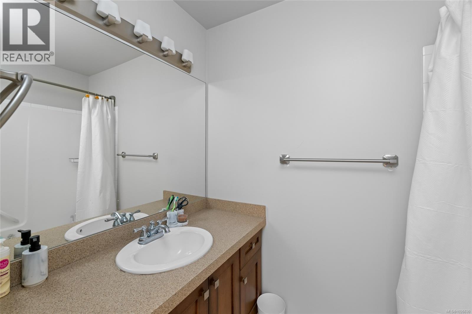 Single Family House for Sale in  Heatherdale Lane Heatherdale Estates Saanich 