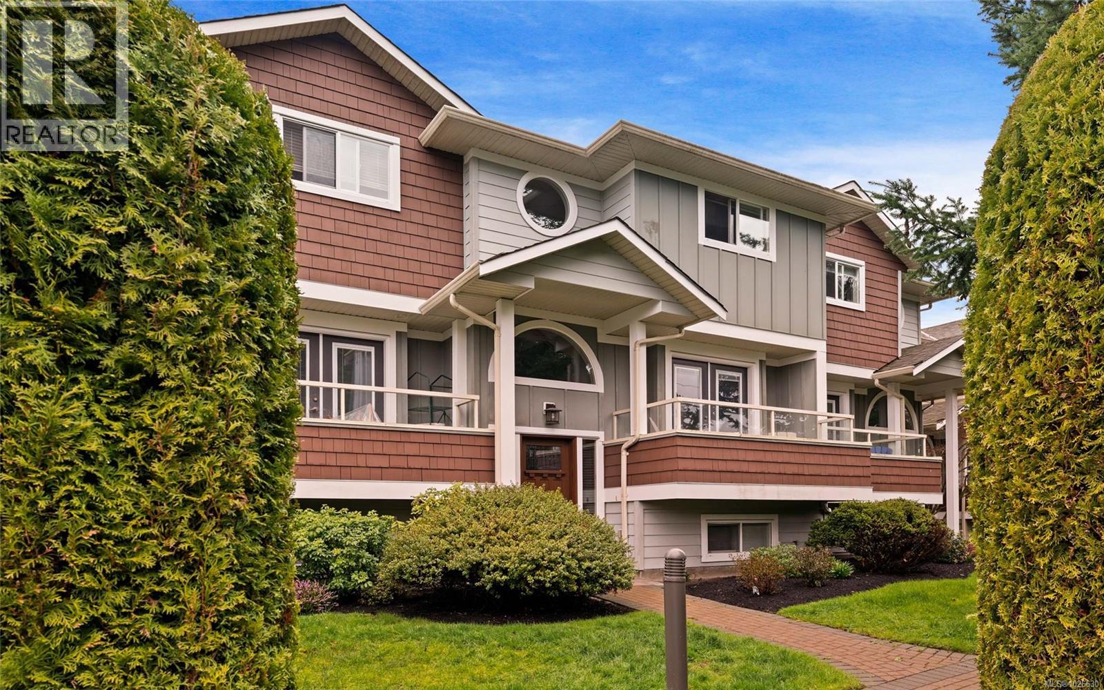 Single Family House for Sale in  Heatherdale Lane Heatherdale Estates Saanich 