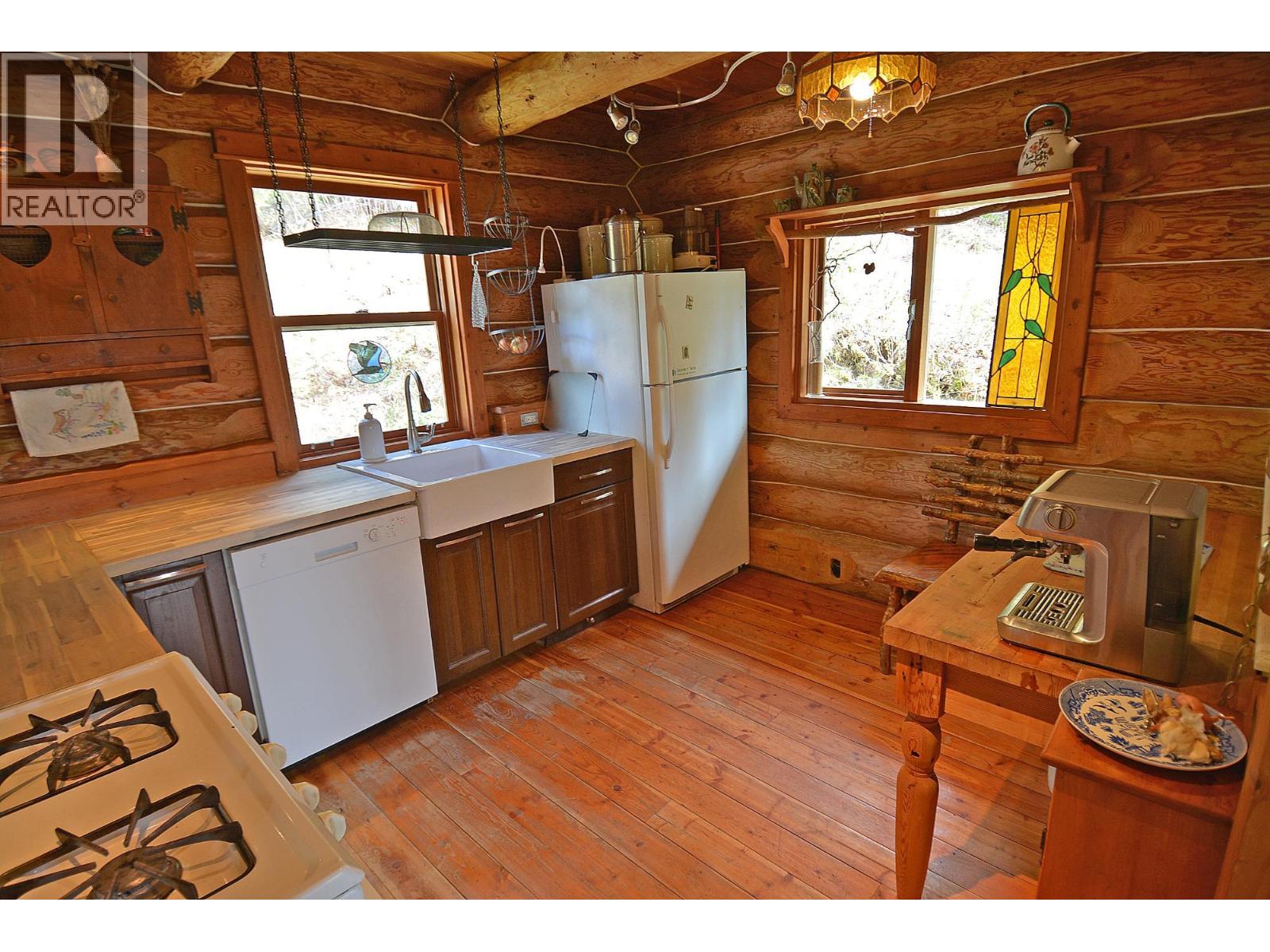 8907 MARTENS ROAD - 37