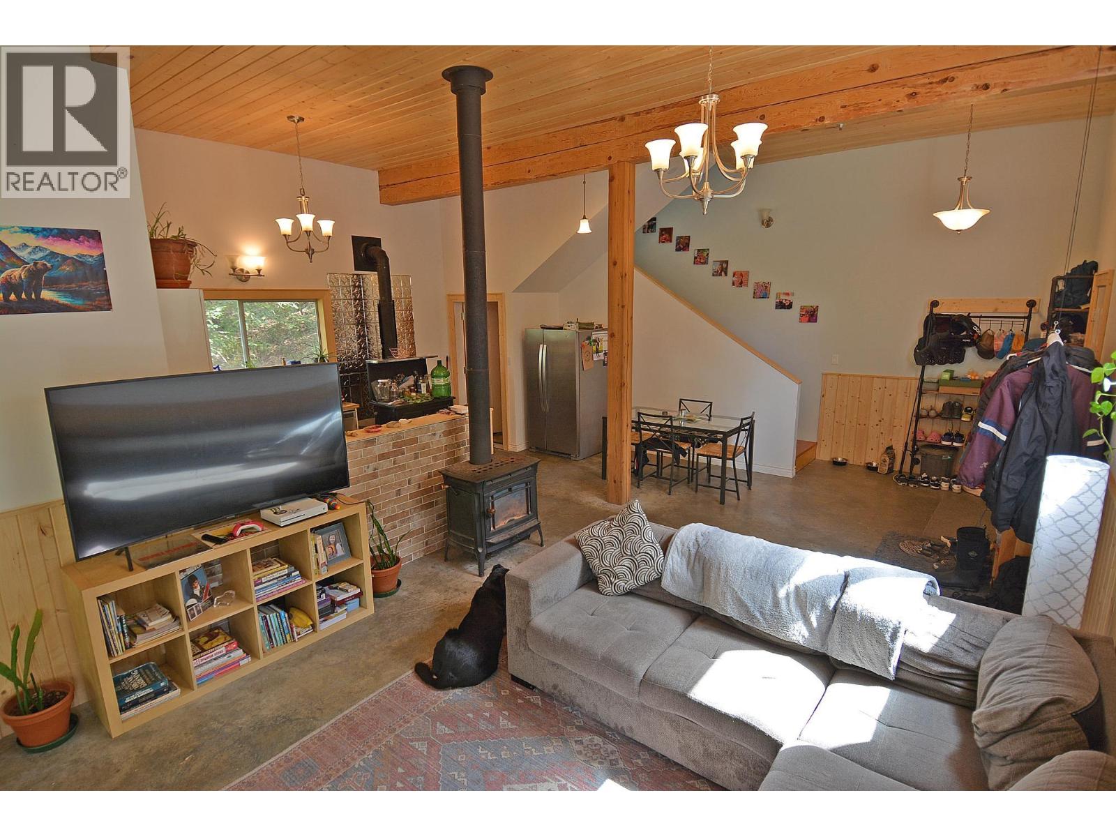 8907 MARTENS ROAD - 11