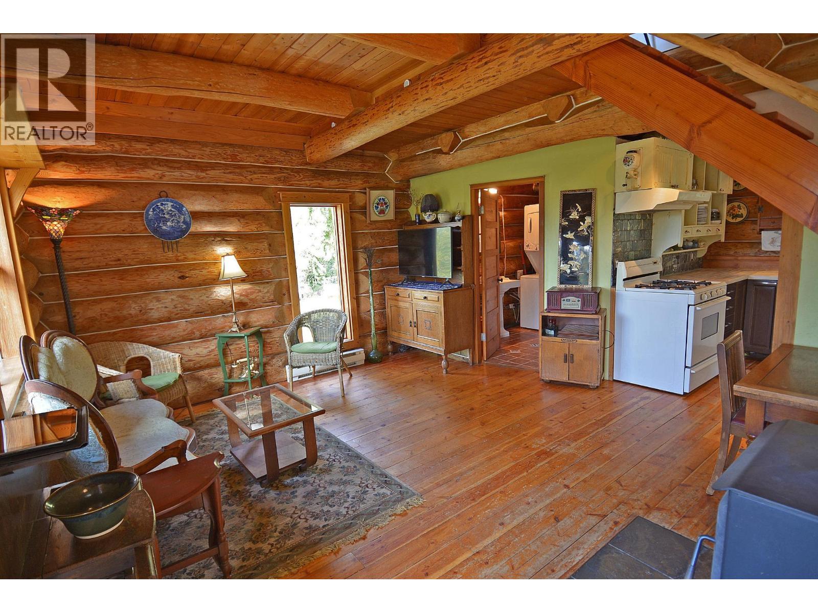 8907 MARTENS ROAD - 35