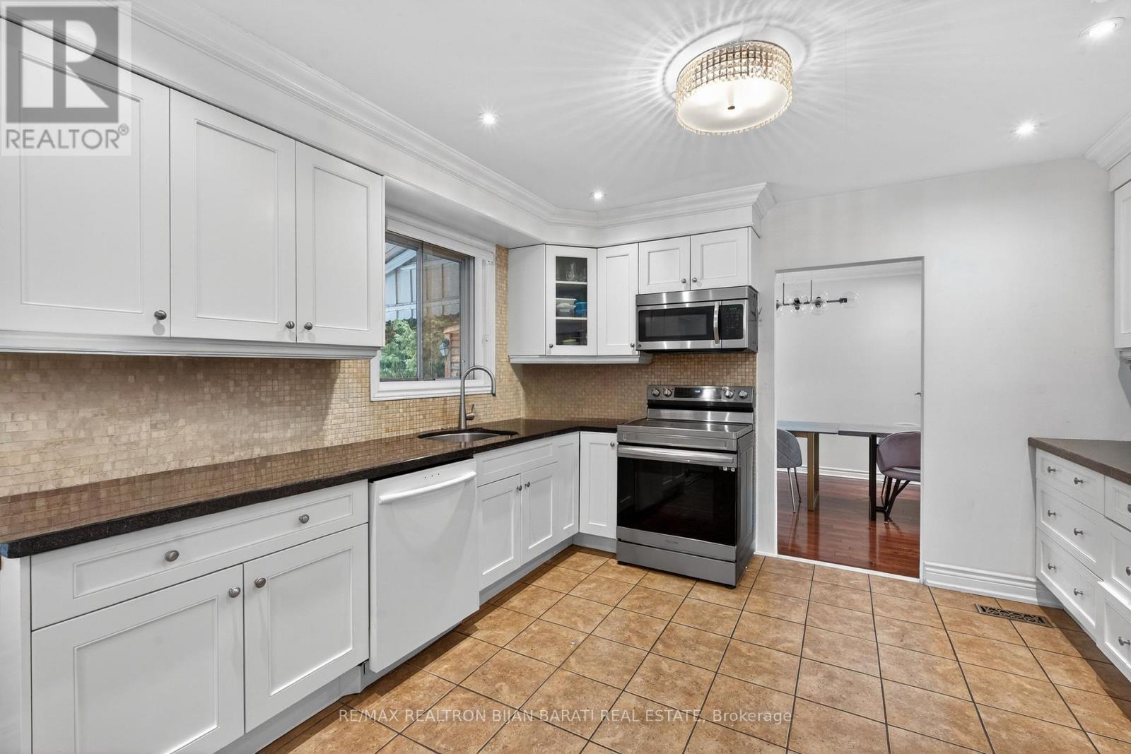 215 GRANDVIEW AVENUE - 16
