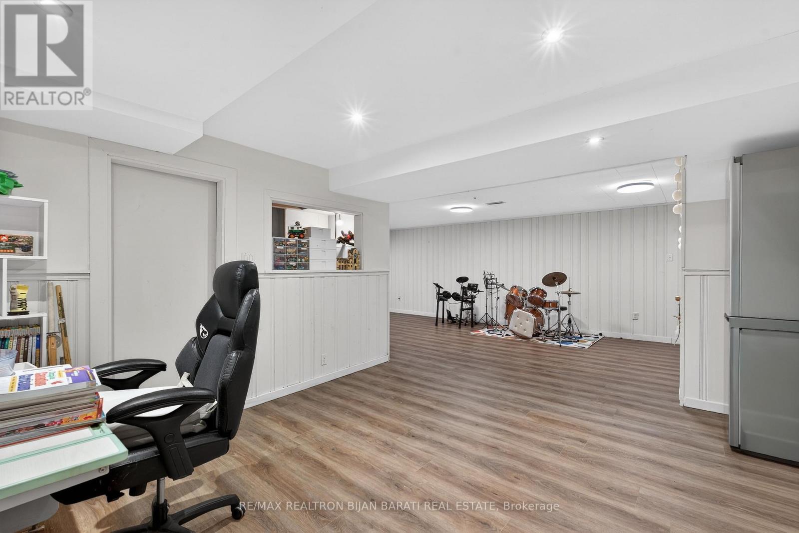 215 GRANDVIEW AVENUE - 32