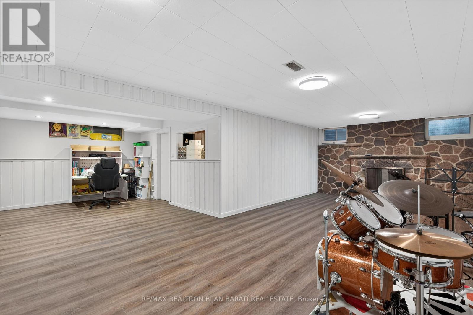 215 GRANDVIEW AVENUE - 34