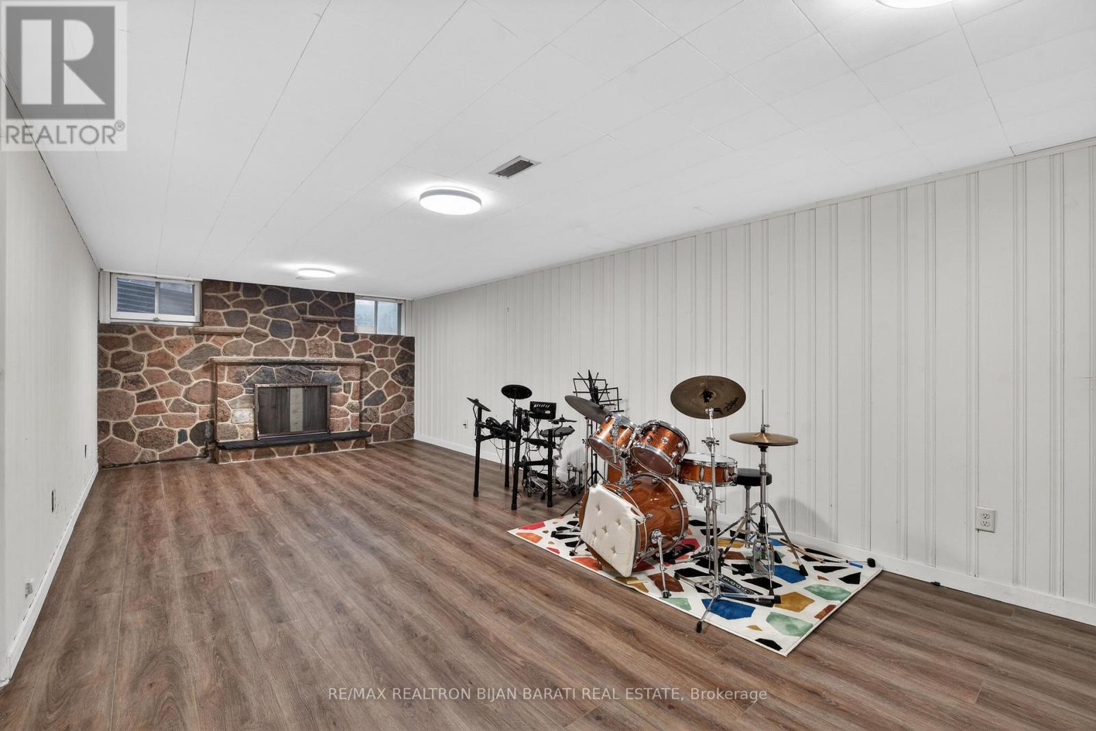 215 GRANDVIEW AVENUE - 35